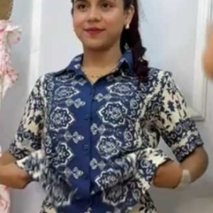 BLUSA ACAPULCO - BEIS CON FLORES AZUL