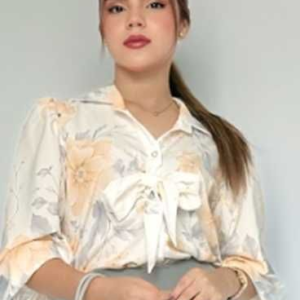 BLUSA AINARA TELA MANGO GRIS Y AMARILLO FLOREADO