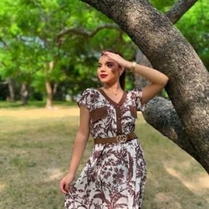 VESTIDO ASHLEY - LAUREL STAMP FLORES AVELLANA MAS CINTURON SINTETICO